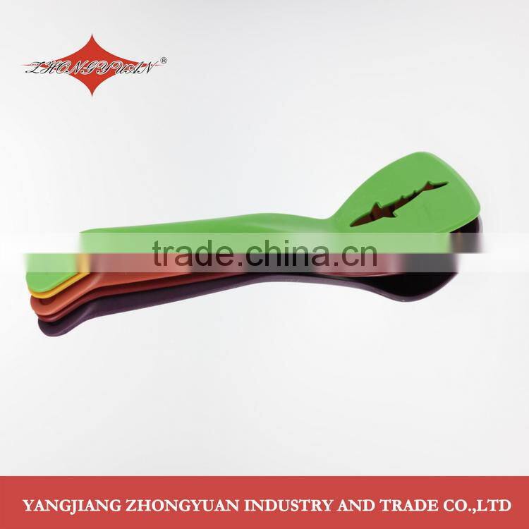 Non-stick plastic nylon shark shaped pancake turner for kitchenware