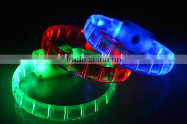 2014 wholesale led glowing bracelet