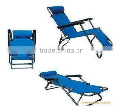 Folding beach chair with armest