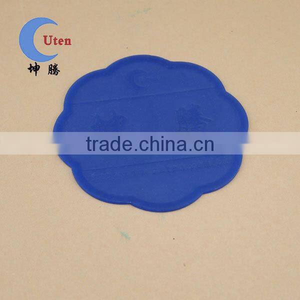 Colorful hollow out shape silicone insulation mat