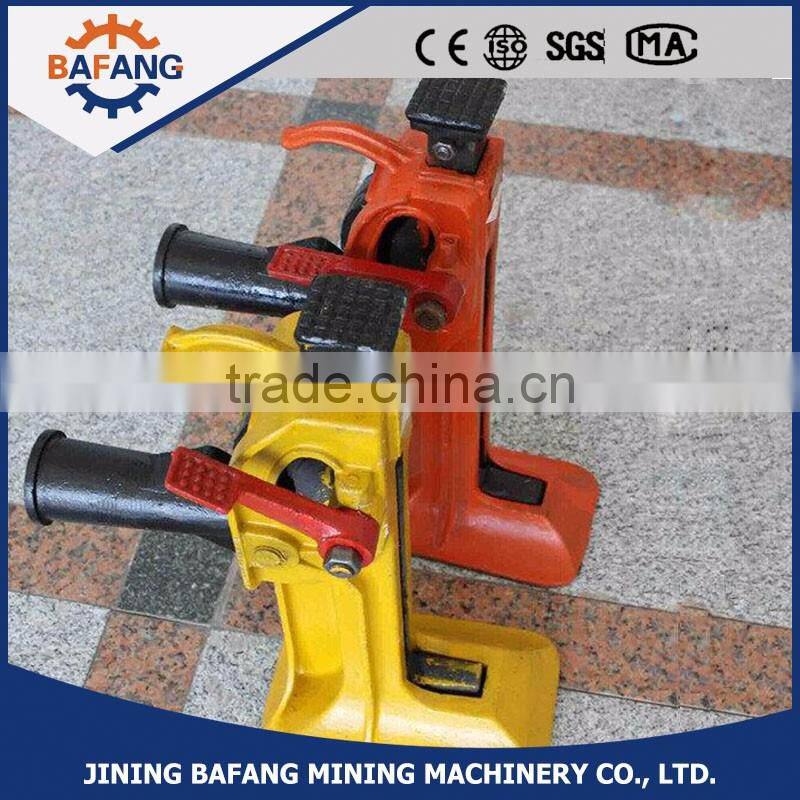 Rack type rail hydraulic track jack