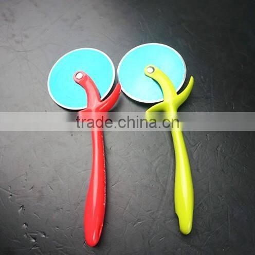 32066 Kitchen gadget kitchen tool round pizza cutter