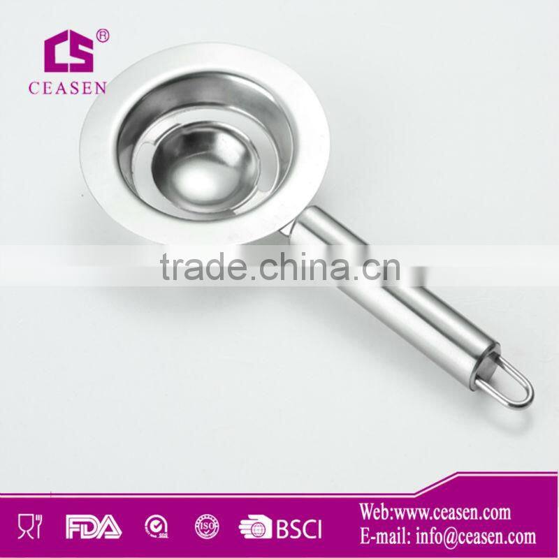 Clamshell clean sanitation egg yolk separator egg divider