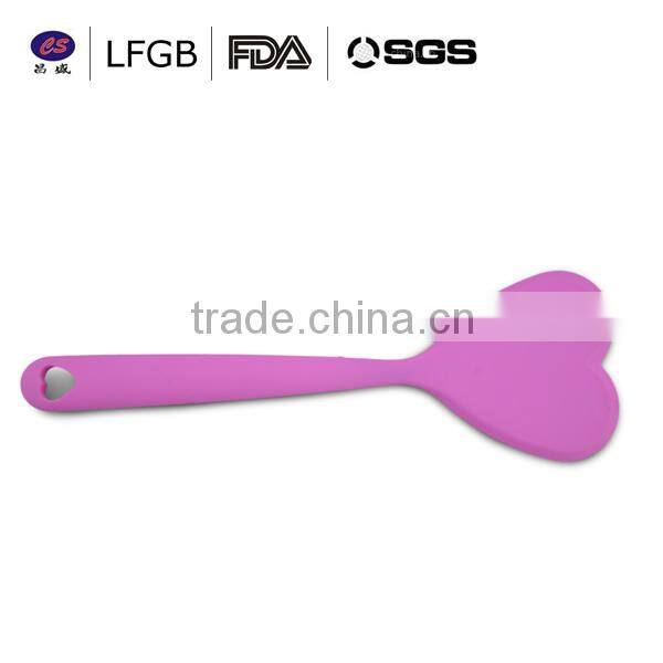 Professional customized attrive style lovely heart shape silicone spatula