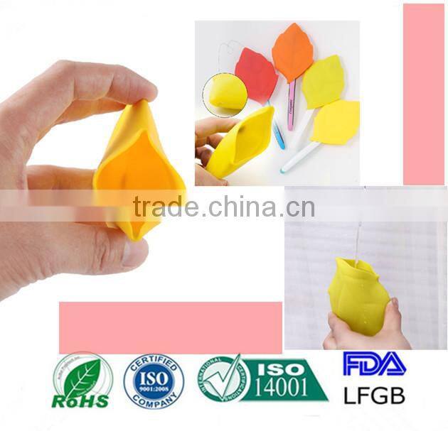 Eco-friendly travelling slicone cup, silicone tooth mug