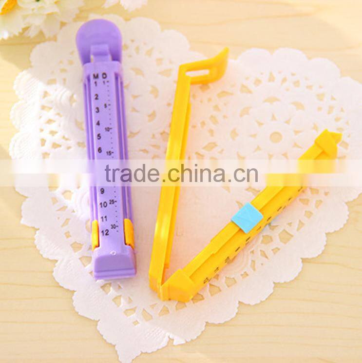 Wholesale Plastic bag sealing clips Plastic sealing clips with date