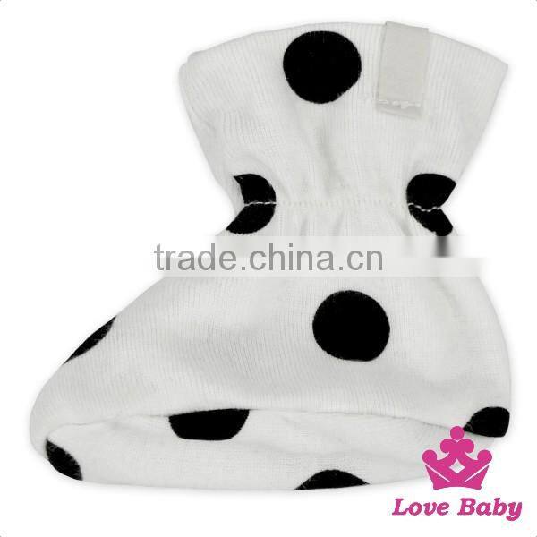 Cute Baby 3pcs Printed Dots Hat Grey Gloves Big Dots Newborn Fabrice Shoes
