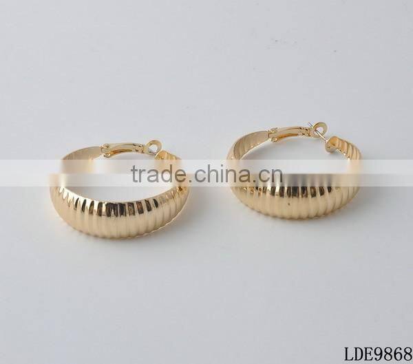 Gold bead with green bead fasion earrings