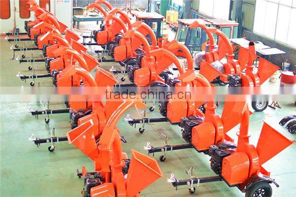 2015 hot sale!!!! chinese wood chips log making machine 13.5HP wood chipper attached on trailor