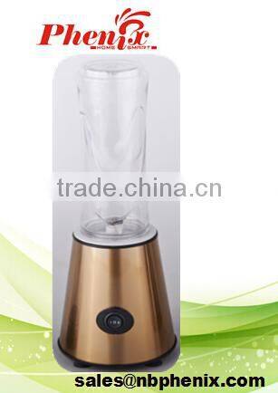 Portable personal juicer blender smoothier maker
