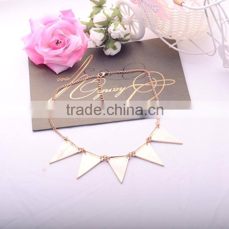 <<<2016 New Design Fashion Women European Style Gold Plated Chain Black Triangle Pendant Necklace Jewelry/