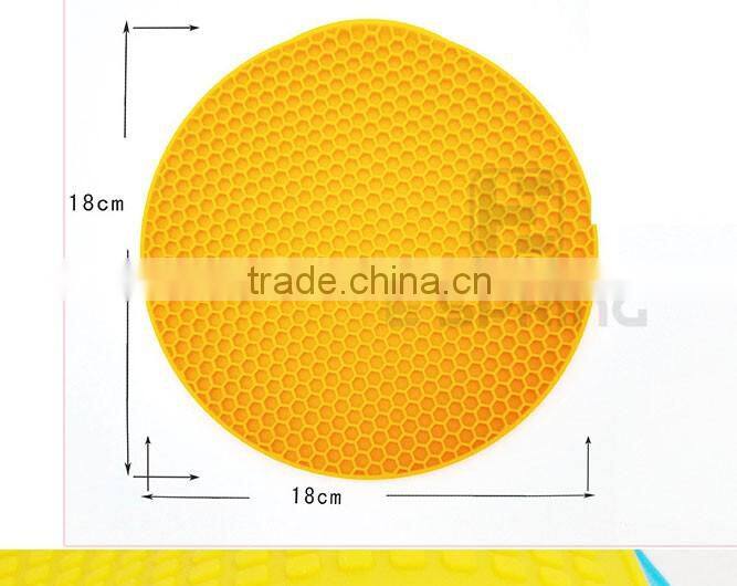 Heat Insulation Anti-skidding Silicone Table Mat