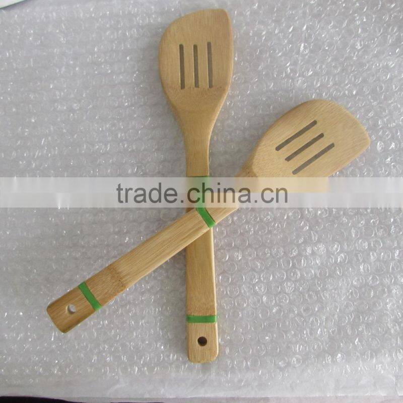 bamboo Oblique leakage shovel with green silicone ring