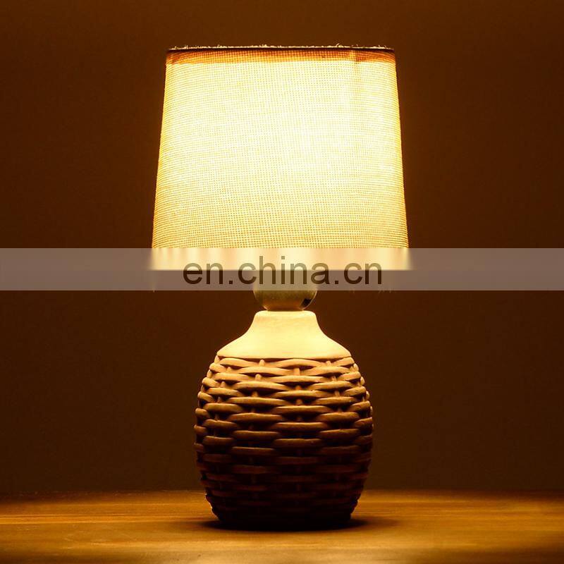 European style antique ceramic table lamp and ratton pattern desk lamp