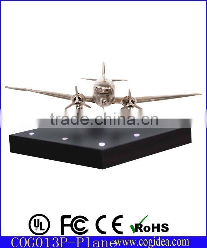 Anti-gravity Plane model with wheel , floating and turning golden dummy airplane