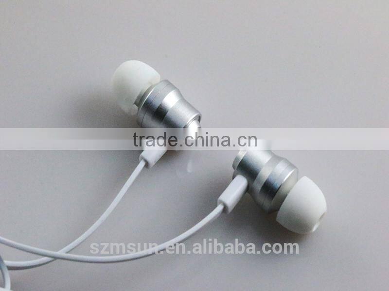 Cheap Price earphones plastic earphones,wholesale metal earphones
