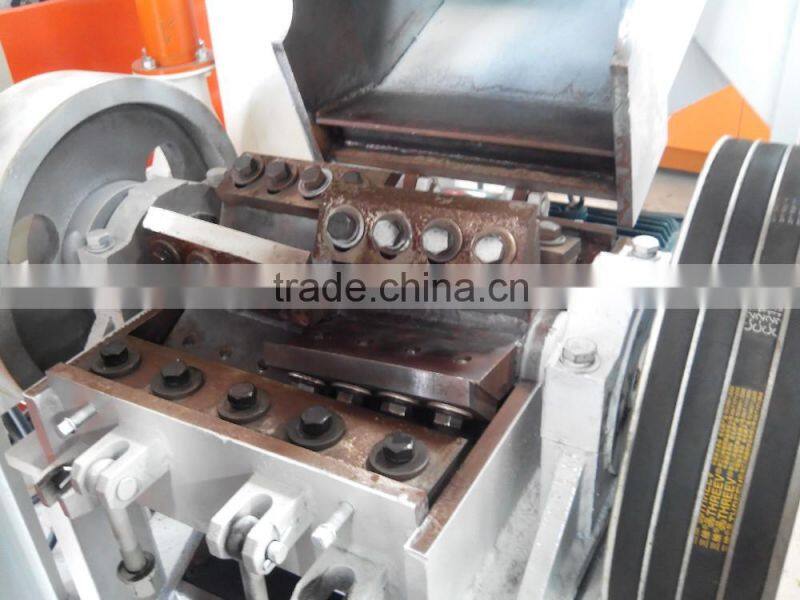 Waste plastic shell crusher with low noise