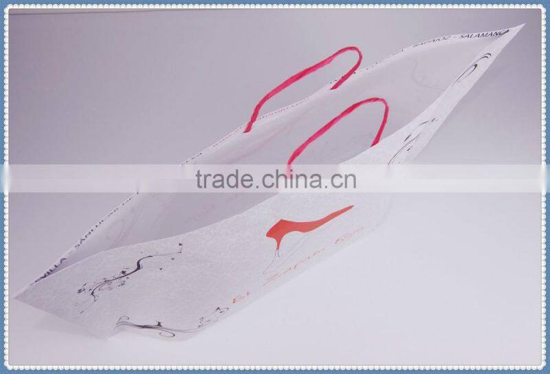 2016 New style white kraft paper bag with red twisted patch handle for shoes