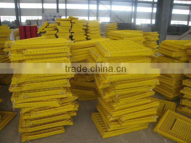 Circulating chicken poultry plastic crates