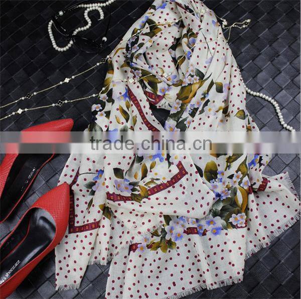 wholesale good quality custom white silk screening neck scarf