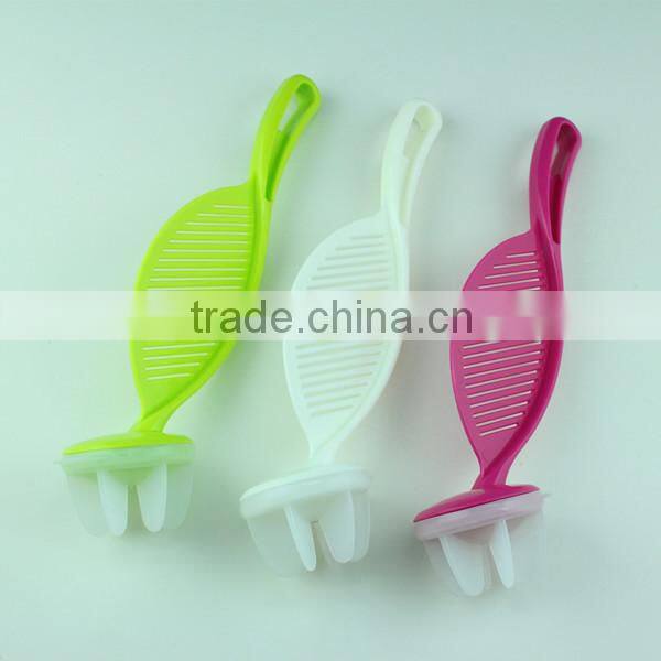Practical Green Color Plastic Kitchen Rice Washing Tool