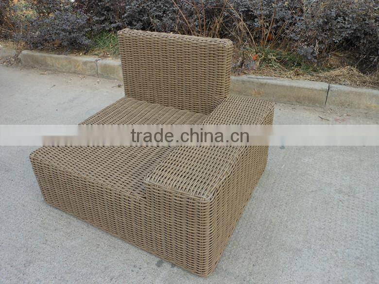 NEW TASTE RATTAN TABLE