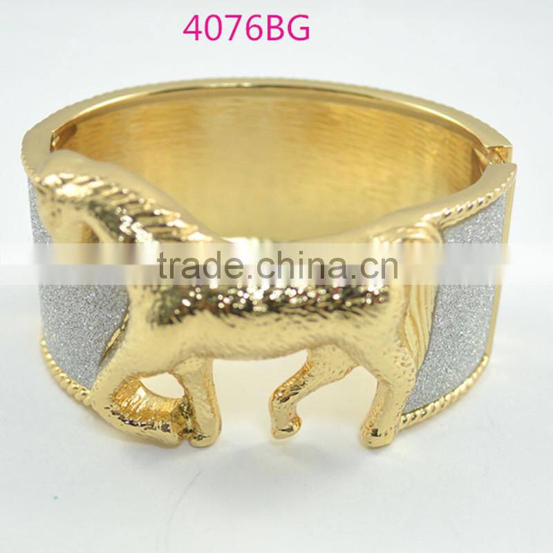 Hot wholesale and fashion bracelet metal cuff bracelets for women funky bracelets bangles