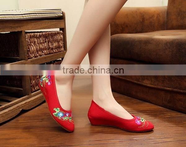 Women Casual Slip on Old Beijing Shoes Pointed Toe Chinese Flower Embroidered Ladies Cotton Canvas Flats Good Quality No logos
