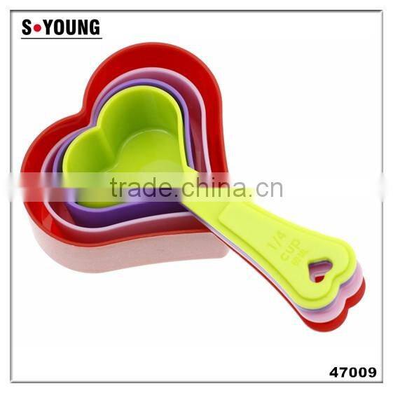 47009 4PCS HEART SHAPE MEASURING CUP