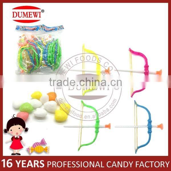 China Cheap Plastic Shooting Bow and Arrow Toy Candy