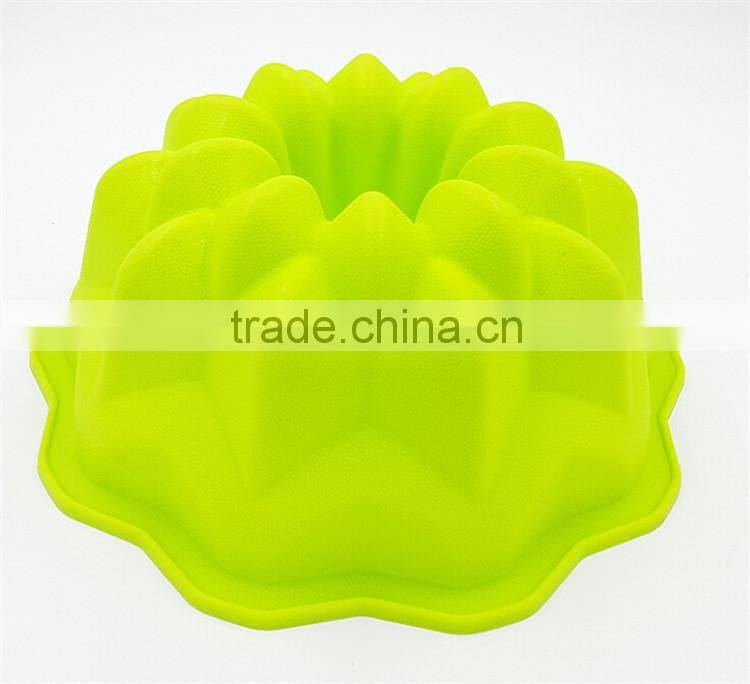 Silicone cake mold with handle
