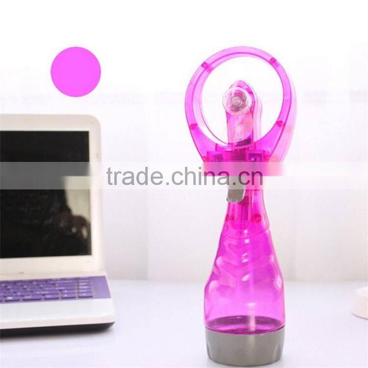 Battery operated mini water mist fan/ cooling fan/water bottle spray fan