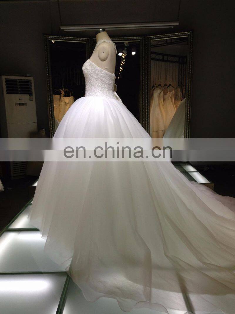 1A004cx Luxury Appliqued Heavy Beaded Ornament Floor-lenght With Long Tail Off Shoulder Sweetheart Wedding Dress 2016