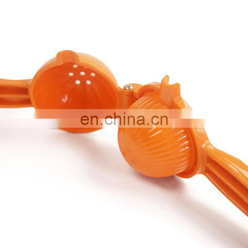 Wholesale Kitchen Accessories Food Grade Plastic Lemon Squeezer Fruit Tool
