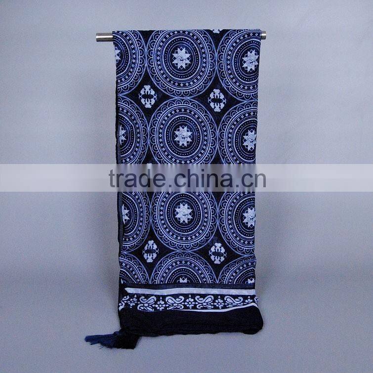 Wholesale Black Flower Printing Muslim Women Head Scarf with Tassels