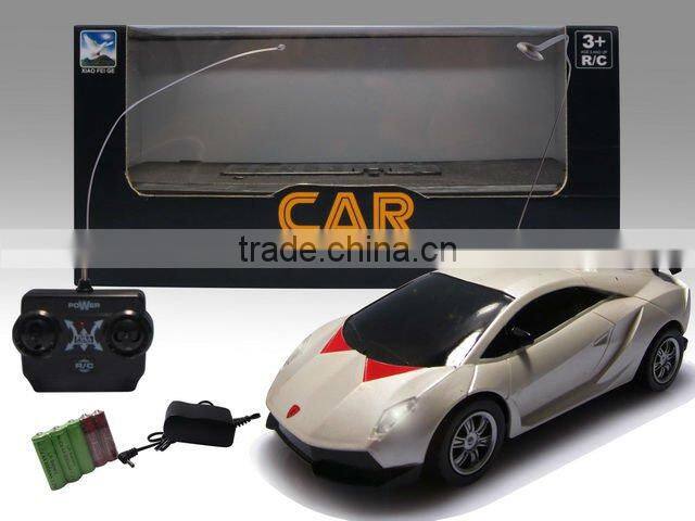 1:16 4CH R/C CAR WITH LIGHT BATTERY INCLUDED