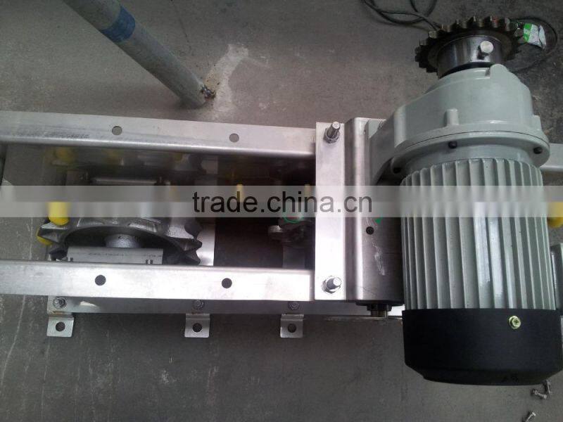 Recyclable and high efficency machine for dung of poultry floor