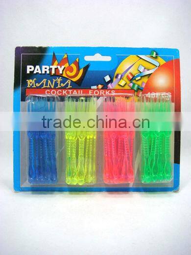 2014 Hot selling Polyresin decorative fruit pick party fork