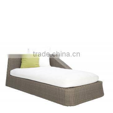 2017 Trade Assurance Hot sale modern stylish plastic rattan handmade garden chaise sun daybed furniture