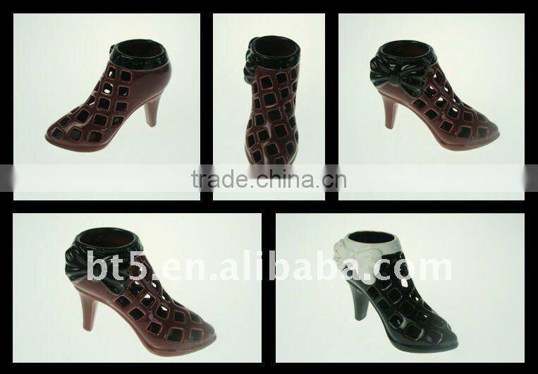 Ceramic high-heel shoe for decoration