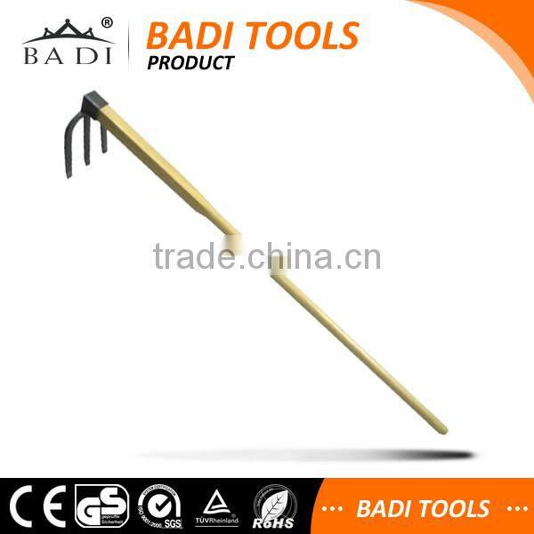 new long handle steel 3 prong garden hoe with wood handle