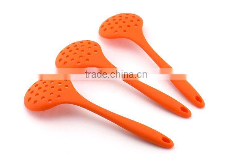 High Temperature Resistant Long Handle Silicone Colander