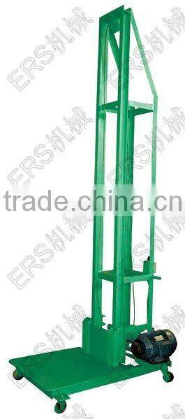 Waste foam bales transporting and lifting machine