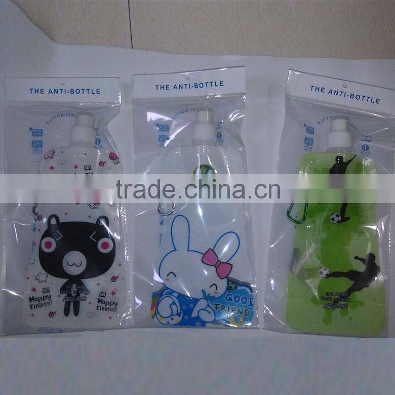 New design bpa free plastic foldable water drink bottle bag with hook and gravure printing,custom bottle bag