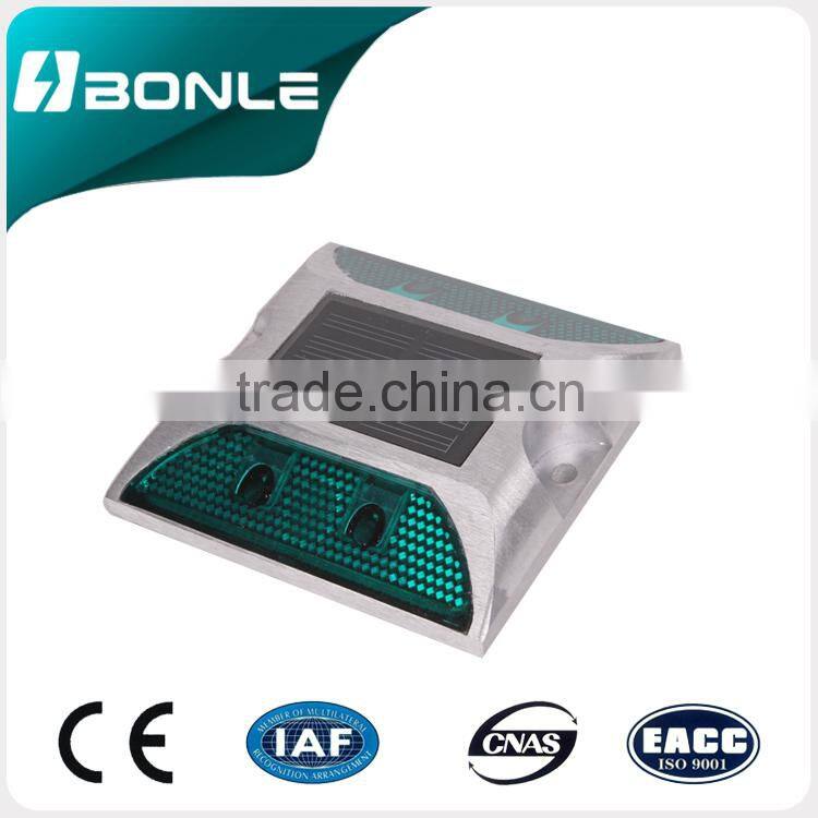 2014 Best Selling Excellent Safety Compression Resistance Aluminium Alloy + PC Road Stud With Solar Panel