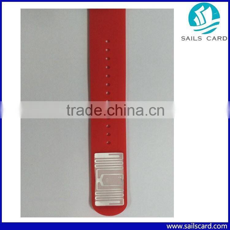 Passive RFID Wristband with UHF and HF chips