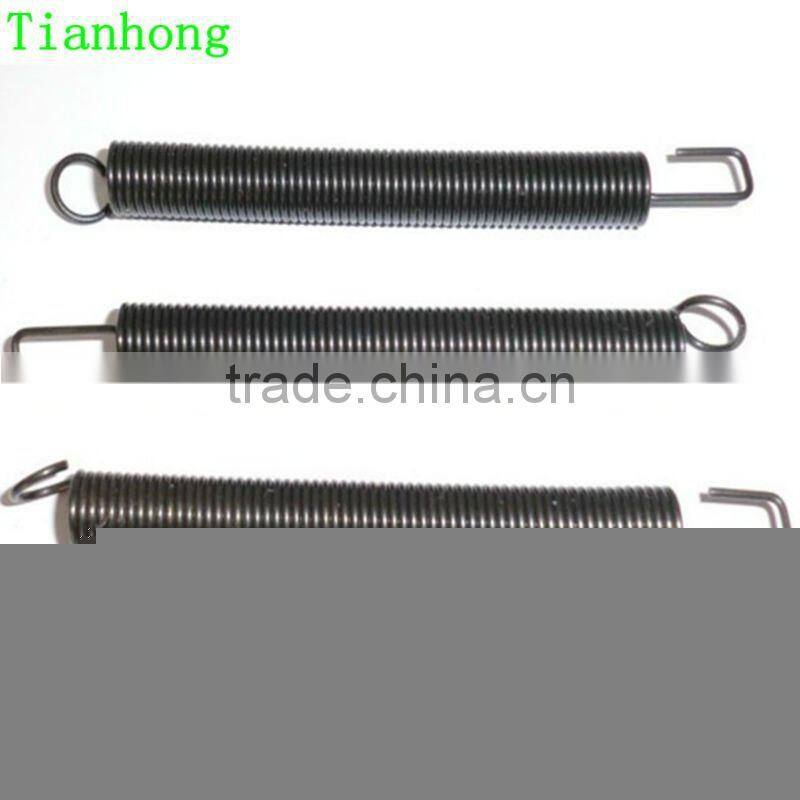 Precision extension springs with large diameter