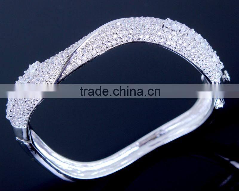 Exclusive Design Trendy Irregular Shape Setting CZ Crystal Bridal Jewelry Bangle