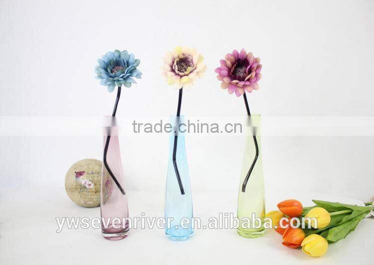 The bride holding flowers High simulation flower flowers, silk flower painting style High simulation of African chrysanthemum fu
