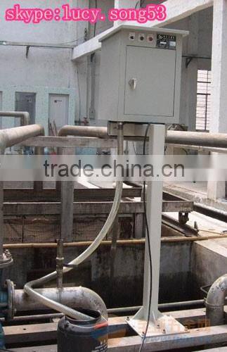 Floating oil skimmer